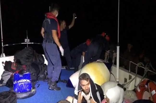  İzmir’in Çeşme İlçesinde Sahil Güvenlik Ekipleri Tarafından 182 Düzensiz