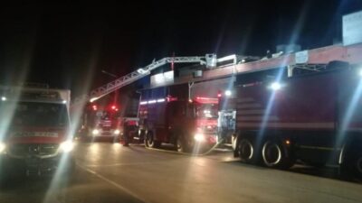  İzmir’in Bornova İlçesinde Bulunan 2 Alüminyum İmalathanesinde Üretim Esnasında