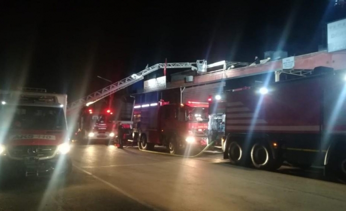  İzmir’in Bornova İlçesinde Bulunan 2 Alüminyum İmalathanesinde Üretim Esnasında