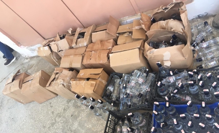  İzmir'in Güzelbahçe İlçesinde Bir Markete Düzenlenen Operasyonda 361 Şişe