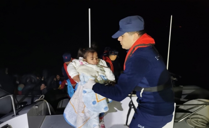  İzmir’de 38’i Çocuk 75 Düzensiz Göçmen Yakalandı.