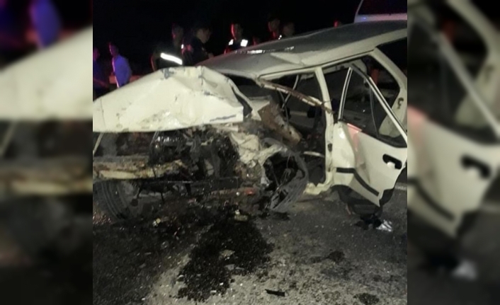  İzmir'in Menderes İlçesinde 3 Otomobilin Karıştığı Zincirleme Trafik Kazasında