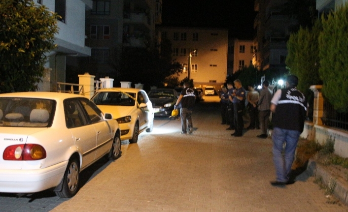  İzmir’in Narlıdere İlçesinde İddiaya Göre İki Kişi Arasında Alacak