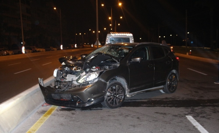 İzmir’in Konak ilçesinde aşırı hızlı olduğu iddia edilen otomobil, yolda