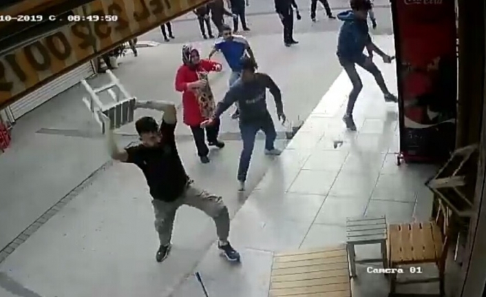 İzmir'in Gaziemir İlçesinde, Ev Yemekleri Yapan Bir İşletmeye, Aynı İşi