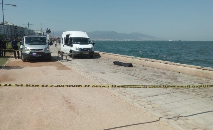  İzmir'de Gündoğdu Meydanı Civarında, Denizde Erkek Cesedi Bulunurken, Ceset,