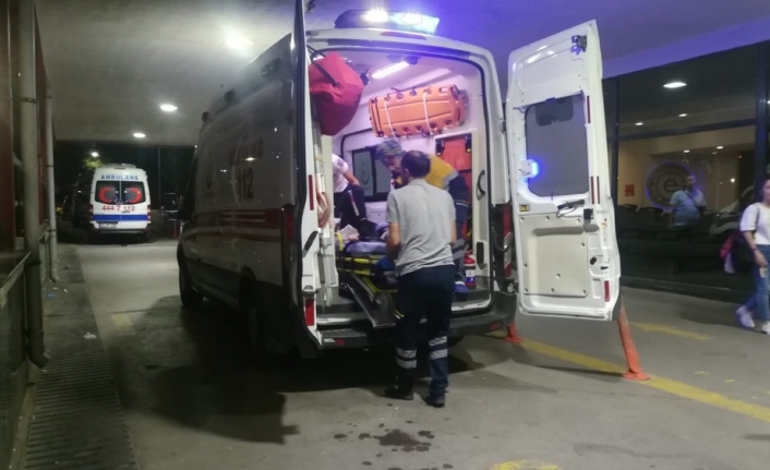 İzmir'in Bornova İlçesinde Döner Bıçaklı Kavgada 3 Kişi Yaralandı.