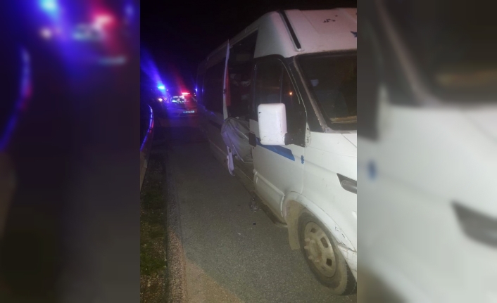  İzmir’in Urla İlçesinde Jandarma Ekipleri, 'dur' İhtarina Uymayan Minibüsteki