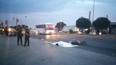  İzmir’in Aliağa İlçesinde Motosiklet İle Kamyonun Çarpmasi Sonucu Meydana