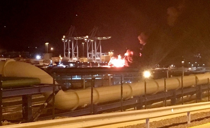  İzmir'de Gemi Yangını