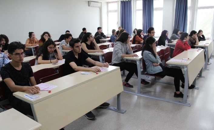 Yüksek Öğretim Kurumları Sınavına (YKS) kısa bir süre kala öğrenciler,