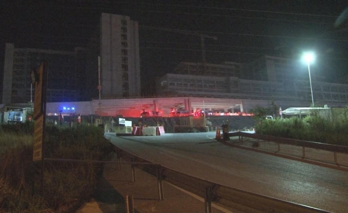  İzmir'de, Bayraklı Şehir Hastanesi İnşaatinin Deposundaki Yangın Çikti. Çok