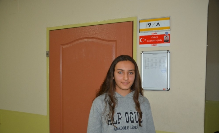  İzmir'in Aliağa İlçesinde Alp Oğuz Anadolu Lisesinde 21 Sınıf