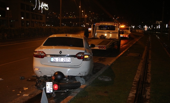 İzmir’in Konak ilçesinde motosiklet ile otomobilin çarpışması sonucuyla meydana gelen