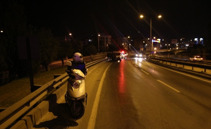 İzmir’in Konak ilçesinde, motosiklet sürücüsü direksiyon hakimiyetini kaybetmesini sonucunda demir