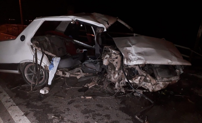  İzmir’in Kınık İlçesinde, Otomobilin Köprünün Korkuluklarına Çarpmasi Sonucu Meydana