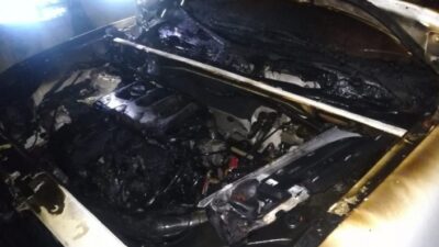  İzmir’in Bayraklı İlçesinde Park Halindeki Bir Hafif Ticari Araç