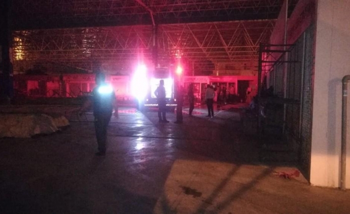  İzmir’in Balçova İlçesinde Bulunan Balçova Kapalı Semt Pazarı İçerisindeki