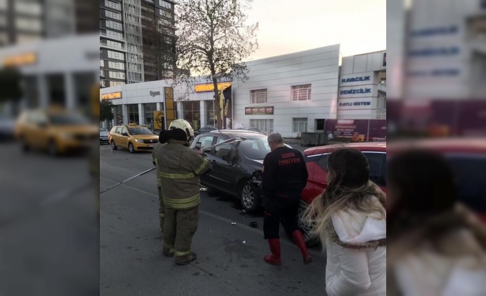 Ege Bölgesi’nde etkili olan fırtına İzmir’de hayatı olumsuz etkilerken, fırtınanın