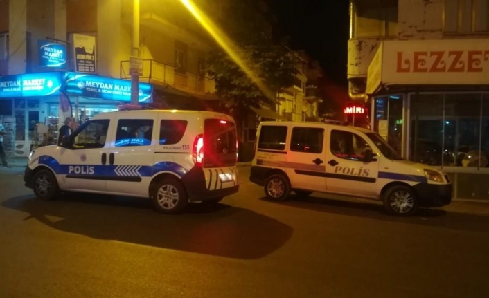  İzmir'in Gaziemir İlçesinde Çikan Silahlı Kavgada 3 Kişi Yaralandı.