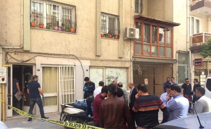 İzmir’de su dağıtımı yapan 2 genç bir evde silahla vurularak