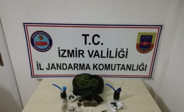 İzmir'in Torbalı İlçesinde, Bir Tekel Bayi Ve Eve Uyuşturucu Operasyonu