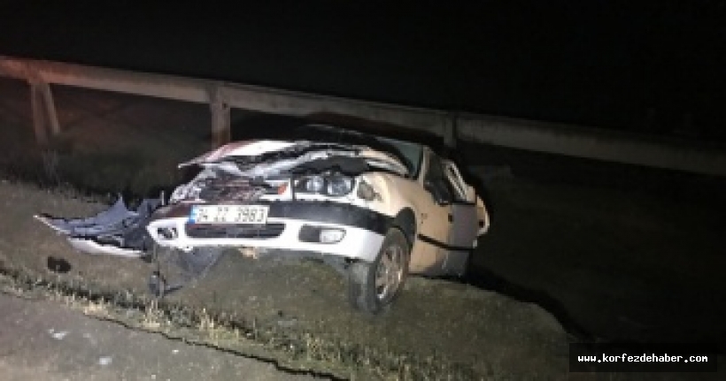 İzmir’de Seferihisar-Kuşadası karayolunda pikap ile tırın çarpışması sonucu meydana gelen