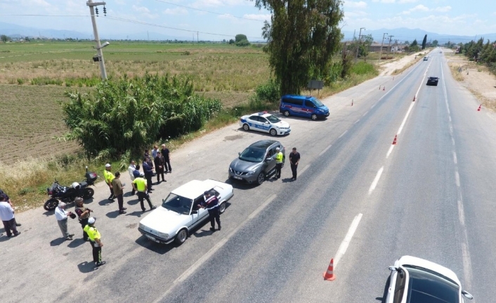 İzmir’de jandarma ekipleri bayram boyunca trafiği hem karadan hem de