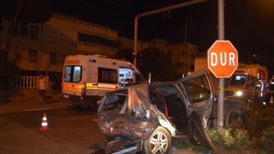  İzmir’in Aliağa  İlçesinde Seyir Halindeki Bir Otomobil, Kırmızı