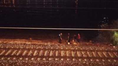  İzmir’in Bayraklı İlçesinde Tren Hattına Yakın Bir Noktada Balık