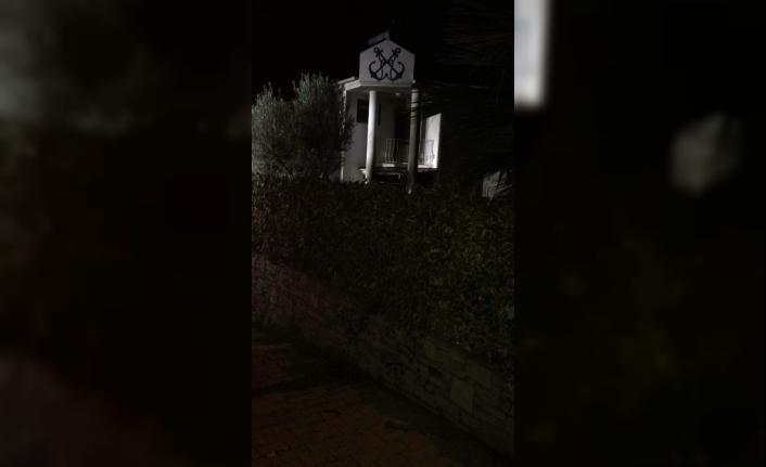 İzmir’in Foça İlçesinde Bir Evde Çikan Yangında Dumandan Zehirlenen