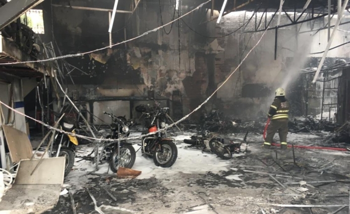 İzmir’in Konak ilçesinde, bir motosiklet satış ve tamir dükkanında çıkan