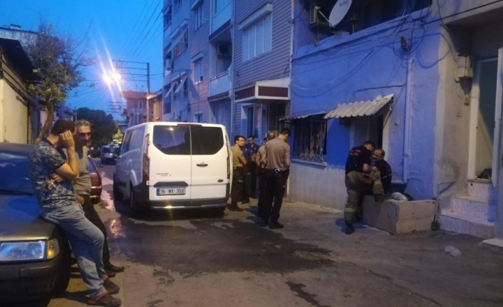  İzmir’in Konak İlçesinde Yangın İhbarina Giden Ekipler Evde Yaşayan