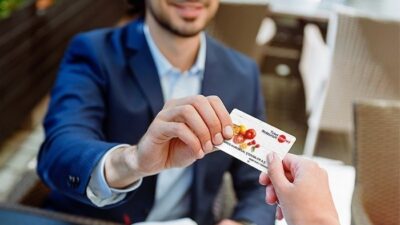  Yemek Kartı Kullanımında Türkiye’nin 3’üncü Şehri İzmir’de Çalişanlar Öğlen