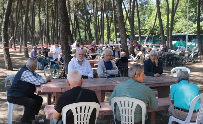  Yaşlılar İznik Gölünde Huzur Buldu