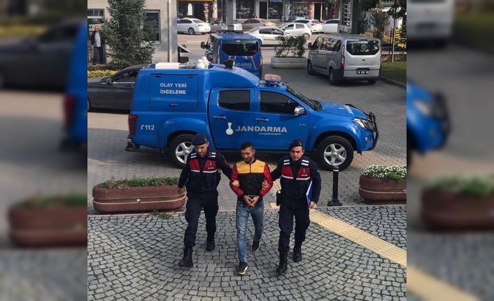  Bursa'nın İnegöl İlçesinde Çaldiklari Otomobille Hırsızlık Yapan 3 Kişiden