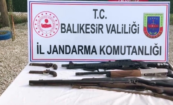 Balıkesir’de jandarma ekipleri il genelinde hırsızlık yapan zanlıları hırsızlık malzemeleri