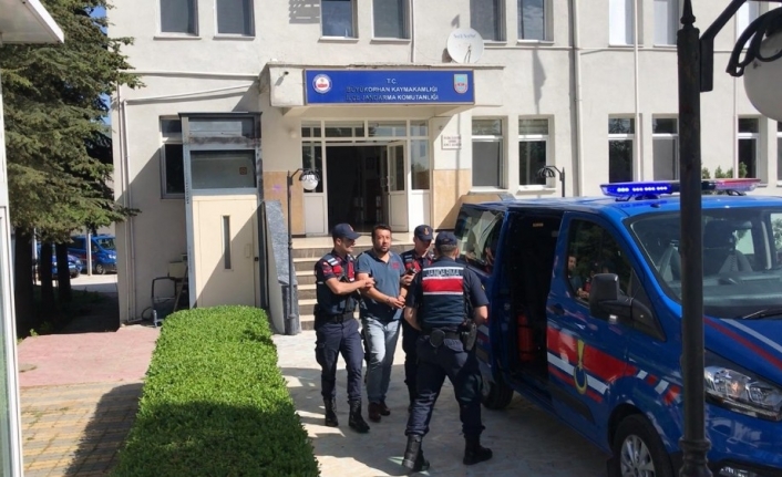 Bursa’da birçok suçtan aranması bulunan şüpheli, iftar vakti yapılan baskında