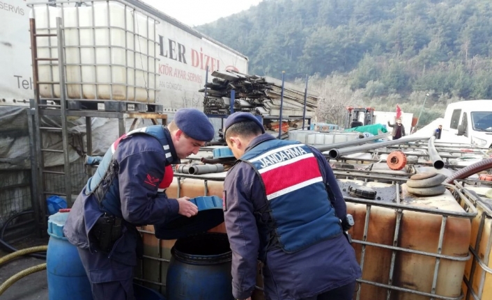Bursa ve Ankara’da Jandarma Komutanlığı eş zamanlı olarak kaçak akaryakıt