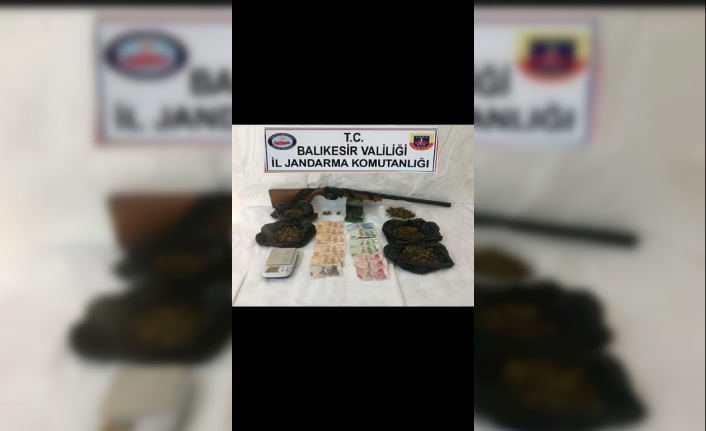  Jandarmadan Uyuşturucu Ve Silah Operasyonu
