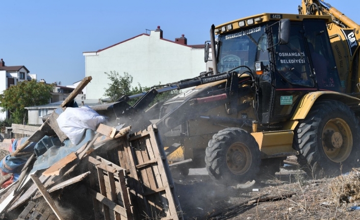 Osmangazi Belediyesi Zabıta Müdürlüğü Ekipleri, Panayır Mahallesi’nde Boş Arazi Üzerine