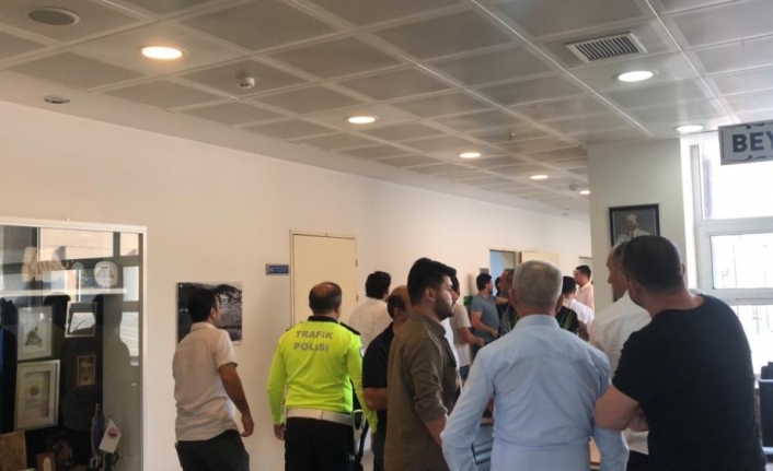 Belediye Başkan Yardımcısı Silahla Rehin Alındı