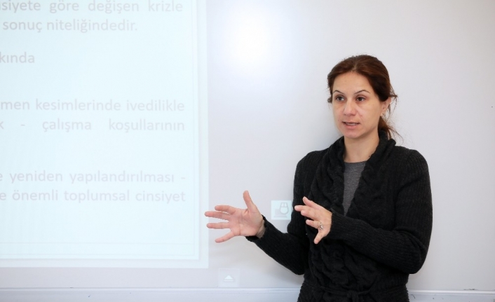Yaşar Üniversitesi Ekonomi Bölümü Öğretim Üyesi Doç. Dr. Meltem İnce