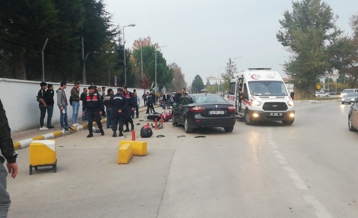 Kafa kafaya çarpıştılar: 2 yaralı  Bursa'nın İnegöl İlçesinde Meydana Gelen Kazada Otomobil İle Motosiklet