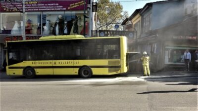  Kahraman Şoför İçinde Yolcularla Birlikte Yanan Otobüsünü Böyle Söndürdü