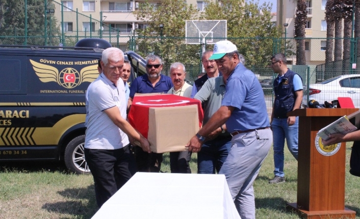  İzmir'de Çikan Orman Yangınlarını Söndürme Çalişmalarina Katılan Ve Gaziemir