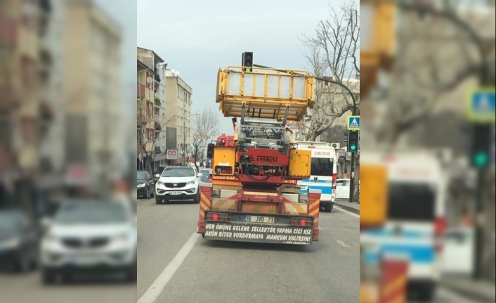 Bursa’da bir sürücü yolda seyir halinde iken önünde seyreden bir