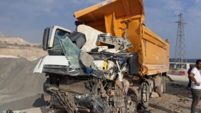 İzmir’in Aliağa İlçesinde, Hafriyat Kamyonu İle Hafriyat Tırın Çarpişmasi Sonucu