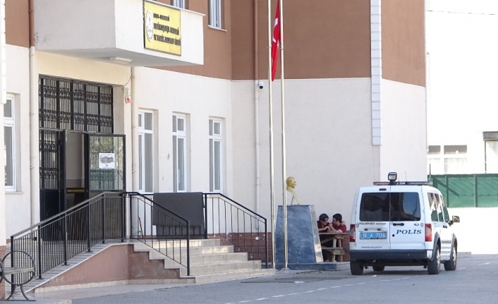  Bursa’da Bir Lisede Eğitim Gören 9 Öğrenci Sabah Kantinden