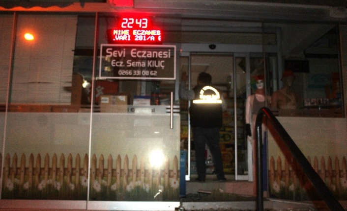 Balıkesir’in Ayvalık ilçesinde; kimliği henüz belirlenemeyen şahıslar kapalı bir eczaneyi
